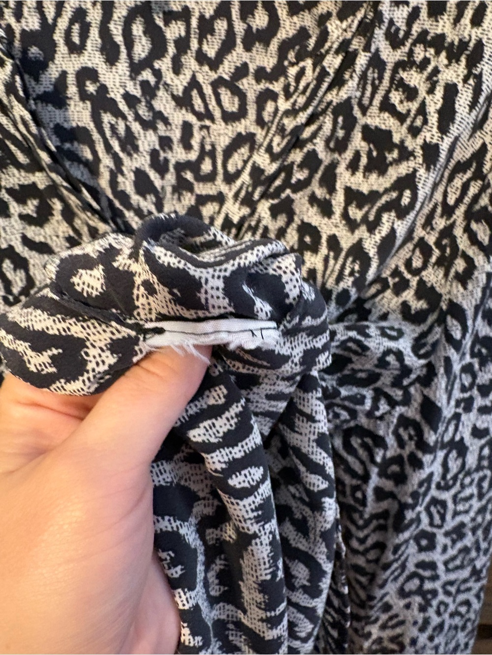Joie Purine 100% Silk Leopard Print Faux Wrap Blouse M Black Ivory Animal Print‎ - Picture 4 of 5